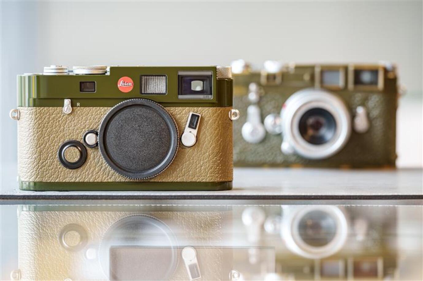 ライカM6 TTL　グリーンペイントフィニッシュとM3オリーブを並べて撮影した写真