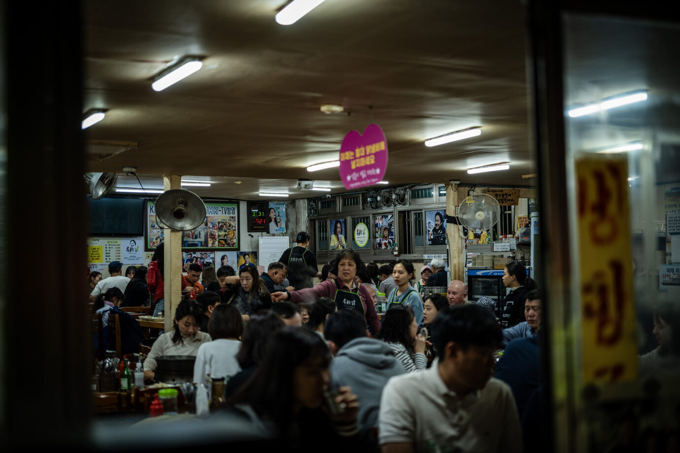 ライカM10-Pとアポ・ズミクロンM f2/50mmで韓国・東大門のお店の中を撮影した写真