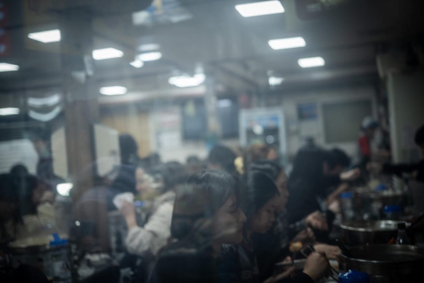ライカM10-Pとアポ・ズミクロンM f2/50mmで韓国のタッカンマリの人々を撮影した写真