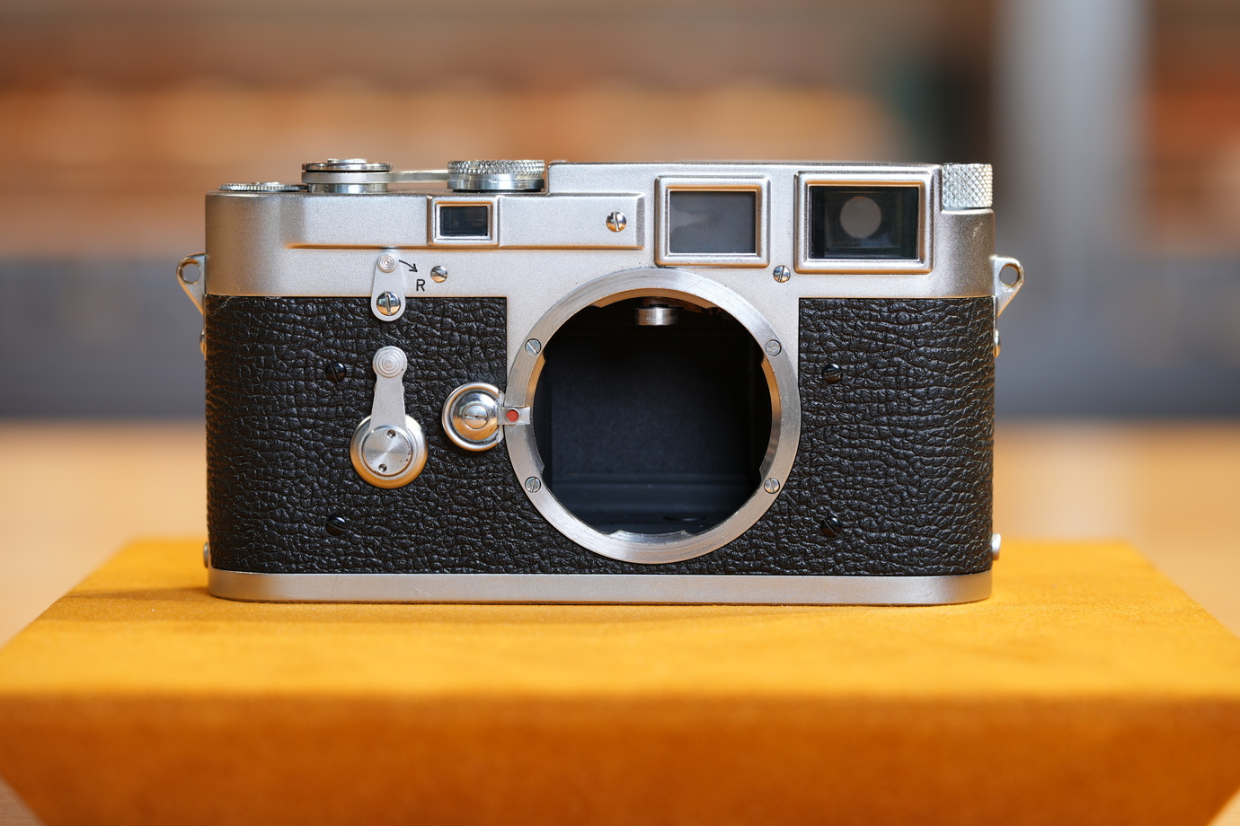 Leica M3プロトタイプを正面から撮影した写真