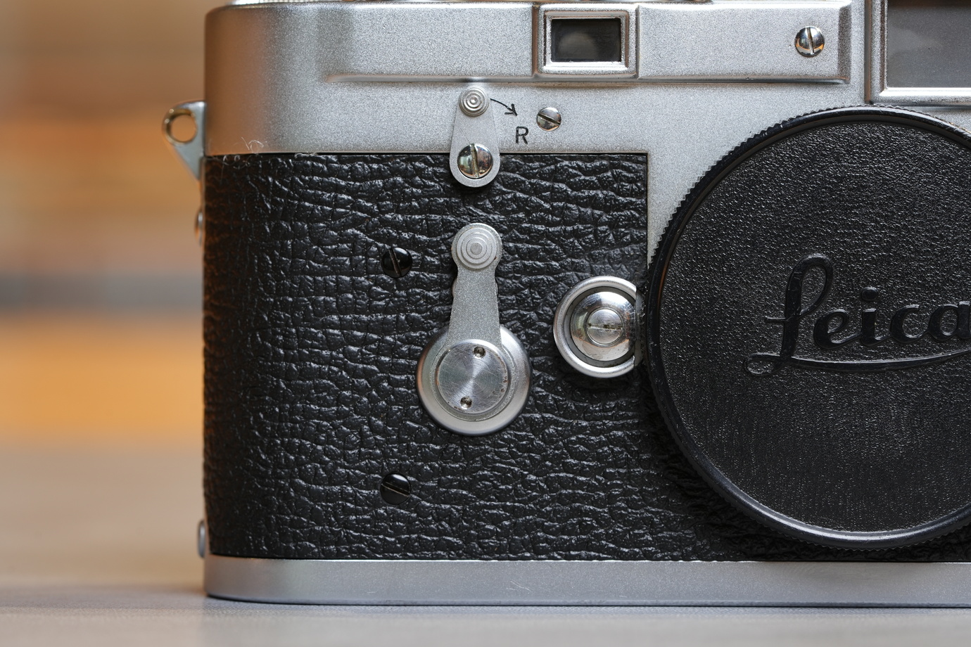 Leica M3プロトタイプのセルフタイマーレバーを正面から撮影した写真