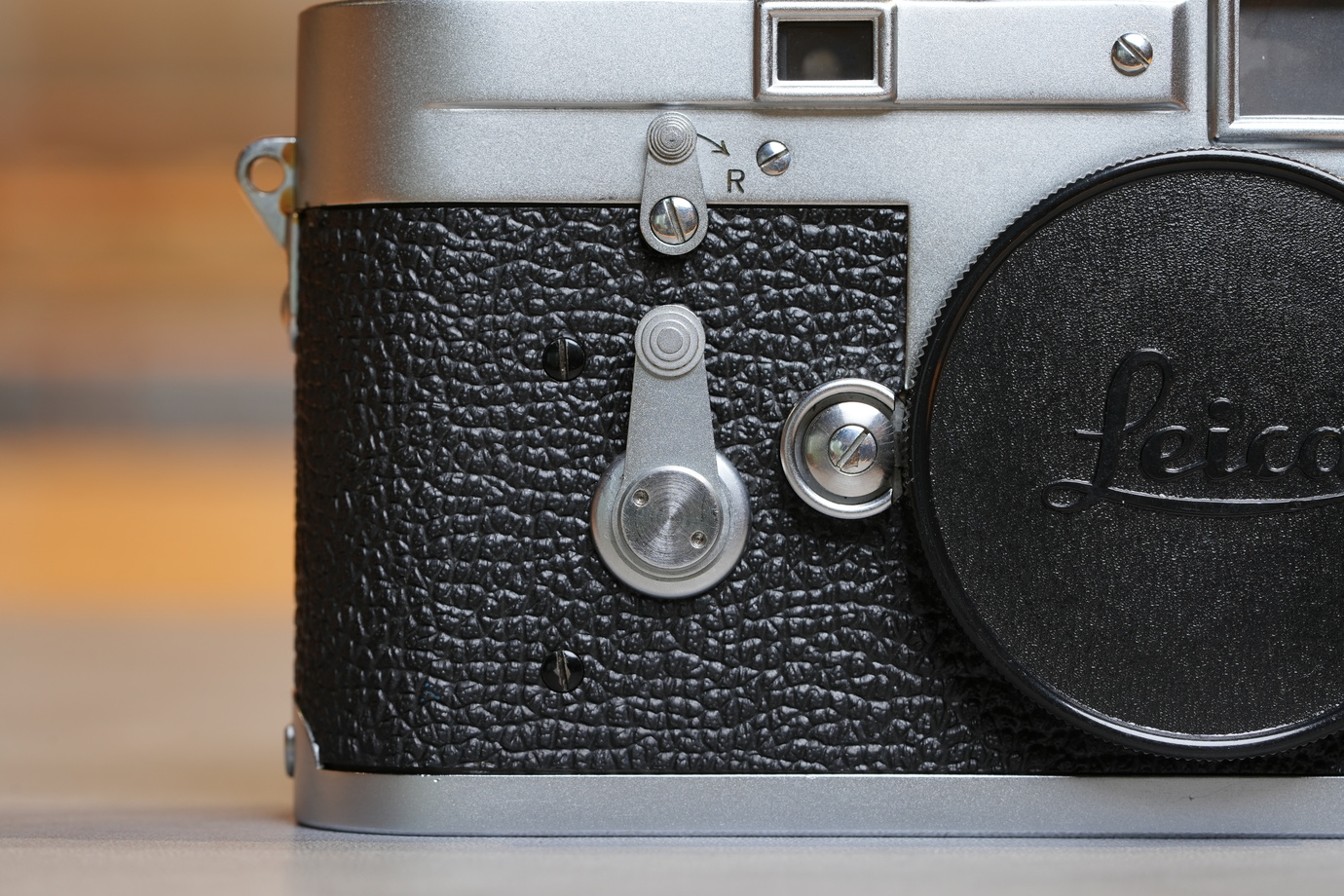 Leica M3のセルフタイマーレバーを正面から撮影した写真