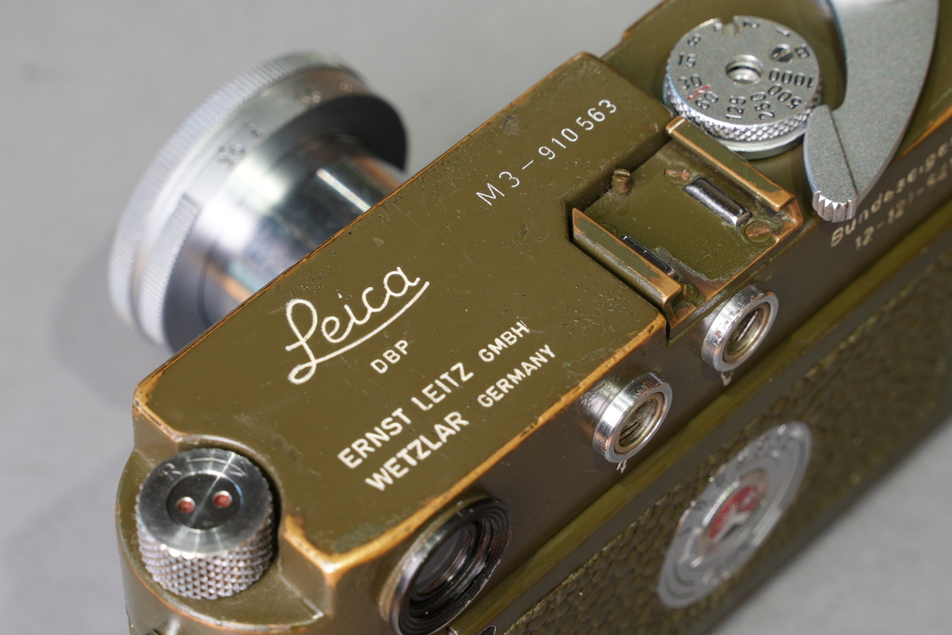ライカM3オリーブの天面刻印を撮影した写真